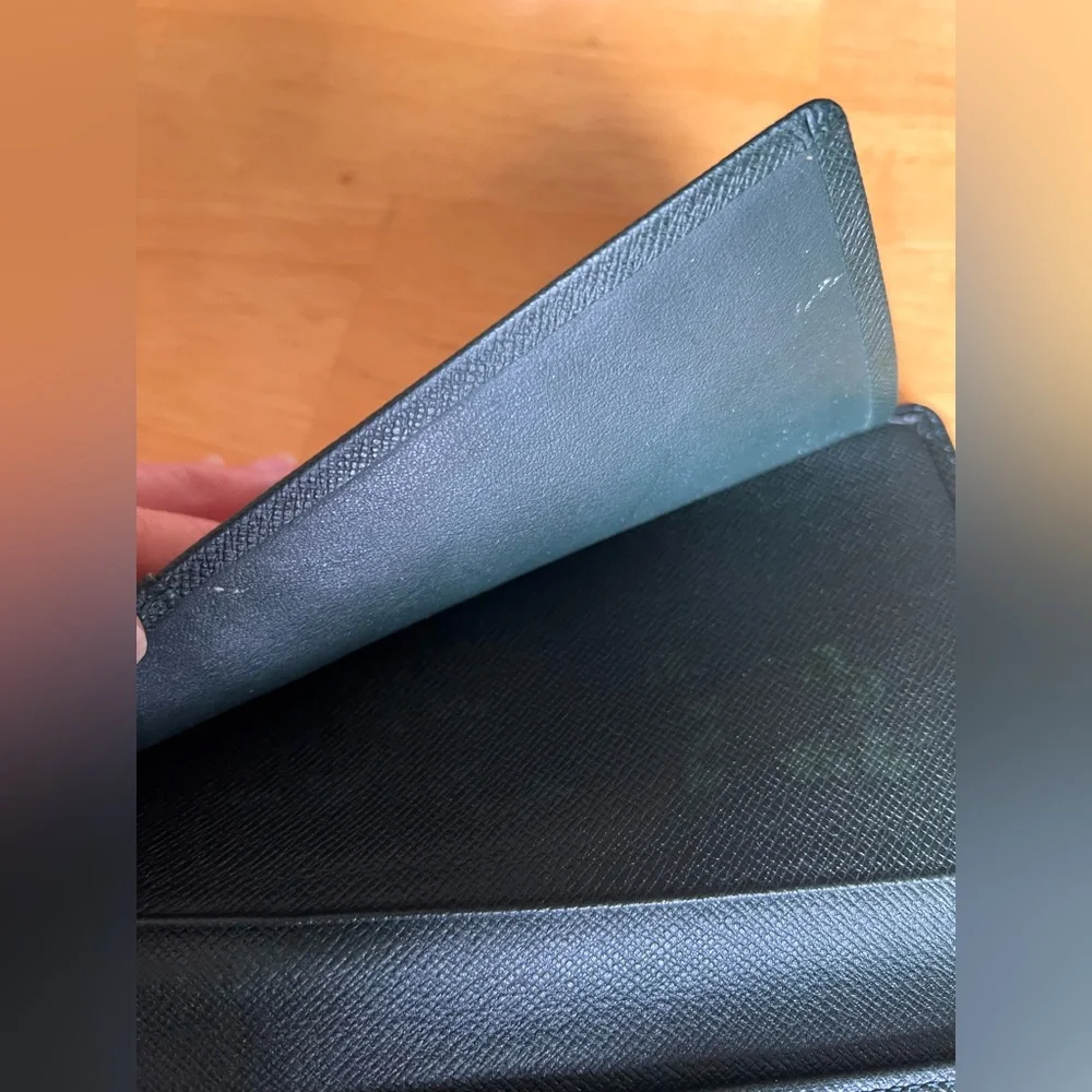 Louis Vuitton Taiga Porte Valeurs Cartes Dark Green Leather Wallet code V11918